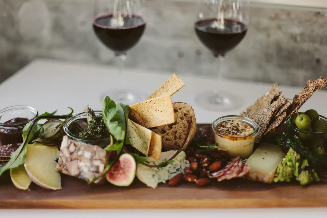 Planche dinatoire de charcuterie et fromage - Le Comptoir du Terroir by Chez Fano